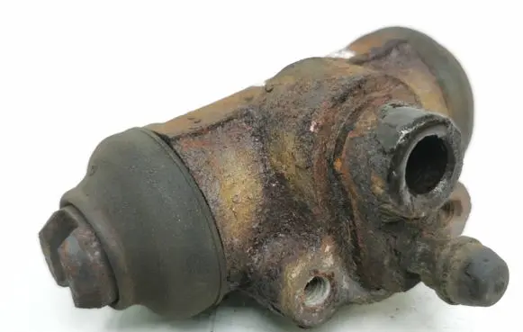 Suzuki Grand Vitara II Rear brake cylinder 