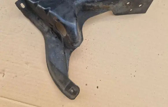Volkswagen Golf II Intercooler pipe mounting bracket 191145808