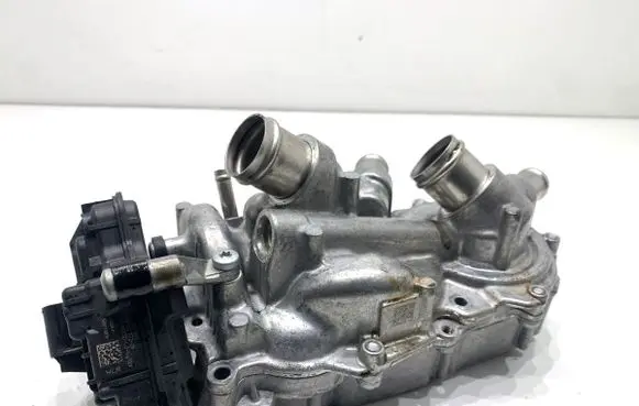 Audi Q3 F3 Thermostat/thermostat housing 05E121111AB