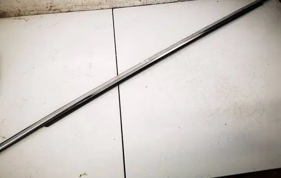 Lexus IS 220D-250-350 Front door glass trim molding