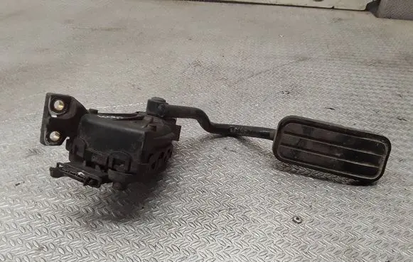 Volkswagen Sharan Accelerator throttle pedal 7M3721603B YM219F836AA
