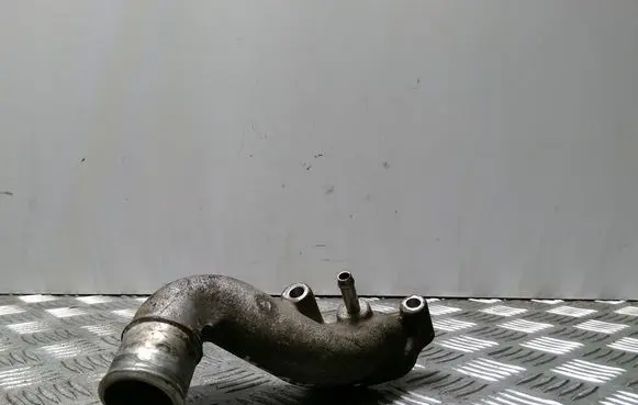 Toyota RAV 4 (XA20) Engine coolant pipe/hose