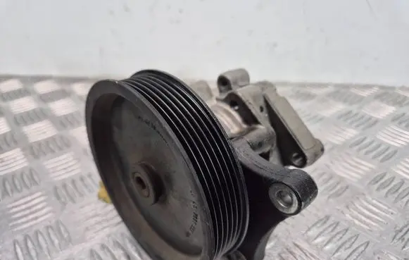 Mercedes-Benz E W212 Power steering pump A0064666801 33713