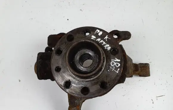Opel Zafira A Front wheel hub spindle knuckle
