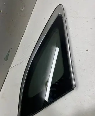 KIA Sorento Rear side window