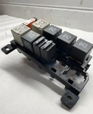 Audi A6 S6 C6 4F Fuse box set 8A0937530