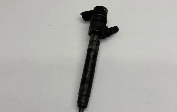 Volvo XC70 Fuel injector 30750283