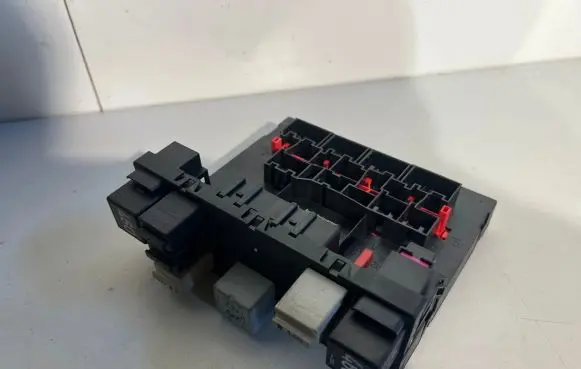 Volkswagen Touran I Comfort/convenience module 3C0937049E F005V00526 H37S1002