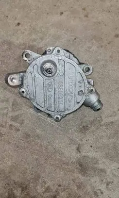 Volvo V70 Vacuum pump 8699237