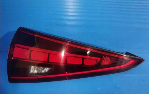 Tailgate rear/tail lights