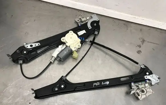Mercedes-Benz CLS C219 Front door window regulator with motor A2197201046 A2197200846 A2198200642