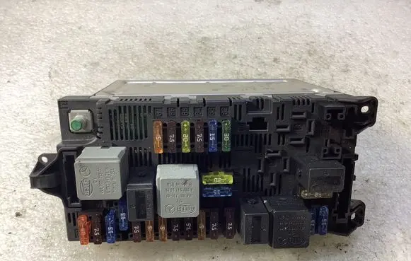 Mercedes-Benz E W211 Fuse module 2115457401 040313A4