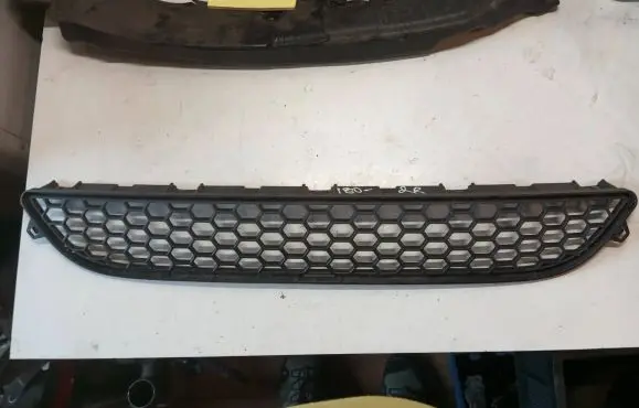 Volvo S60 Front bumper lower grill 30795021