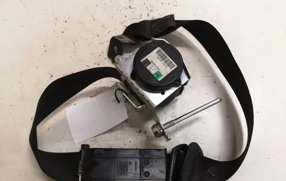 Opel Astra H Front seatbelt 560834801