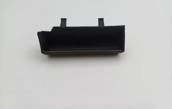 Volkswagen PASSAT B5 Tailgate/trunk/boot exterior handle 3B0827777