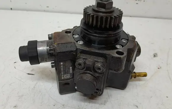 Opel Vivaro Fuel injection high pressure pump 167008960R