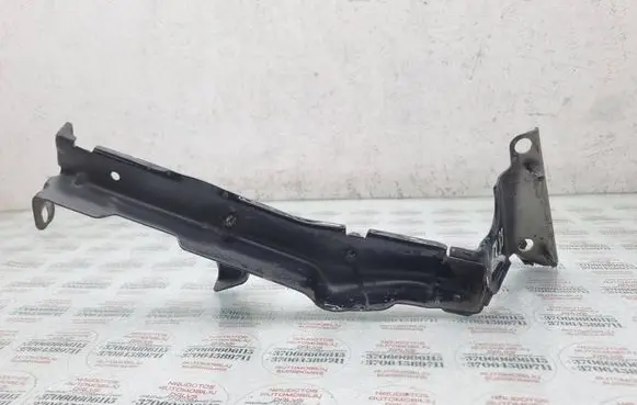 Audi A4 S4 B8 8K Fender mounting bracket 8K0821135C