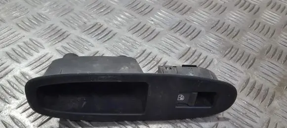 Alfa Romeo 159 Electric window control switch 156079596 nenusttayta