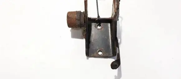 Toyota Avensis T250 Engine mounting bracket