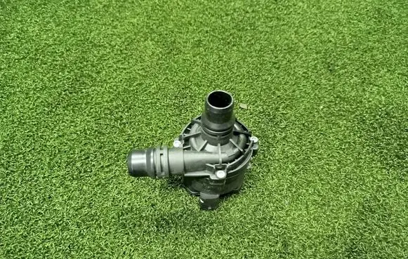 Peugeot 3008 II Water pump 9823813380 0392023422