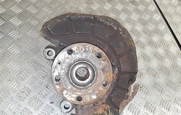 Volkswagen Cross Touran I Front wheel hub 