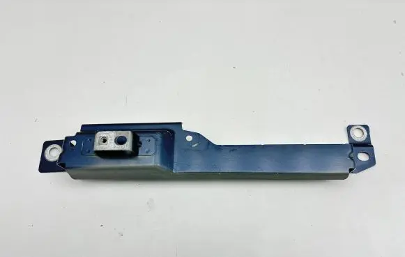 Fender mounting bracket