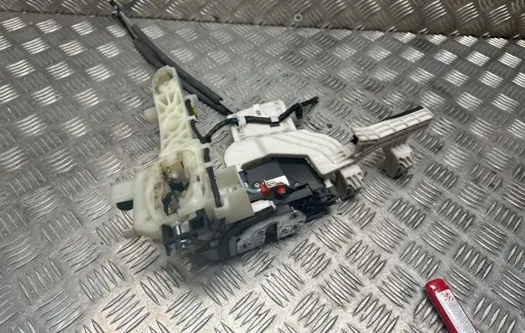 Hyundai Santa Fe Front door lock 81320S1200