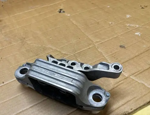Ford Kuga III Engine mount vacuum valve PZ117M121LB
