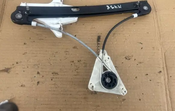 Volkswagen Polo V 6R Front door electric window regulator