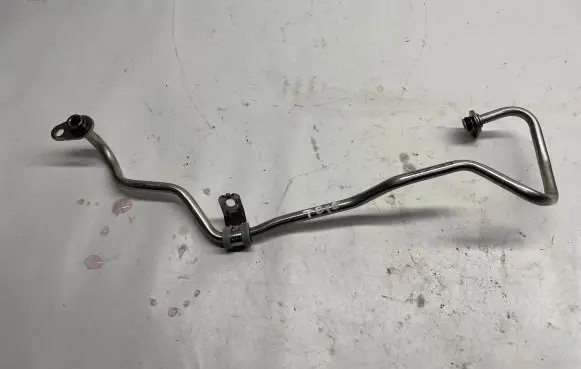 Volkswagen Jetta VII Fuel line pipe