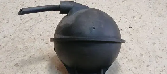 Vacuum air tank