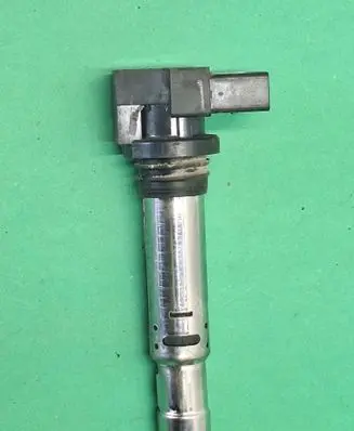 Volkswagen Golf V High voltage ignition coil R0401600400