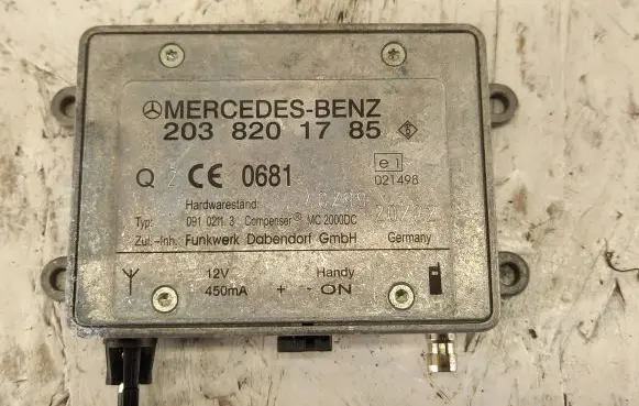 Mercedes-Benz C W203 Antenna control unit 2038201785