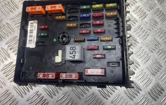 Volkswagen PASSAT B6 Fuse box set 3C0937125 63592777