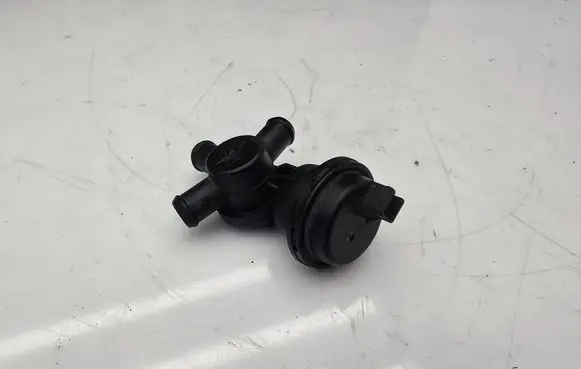 Volkswagen Crafter Coolant heater control valve 2H0121805A