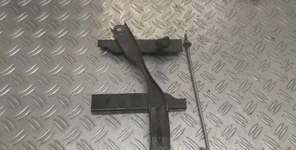 Toyota Verso Battery bracket 