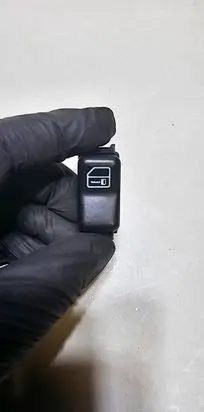 Mercedes-Benz E W124 Central locking switch button 2028203910 501499
