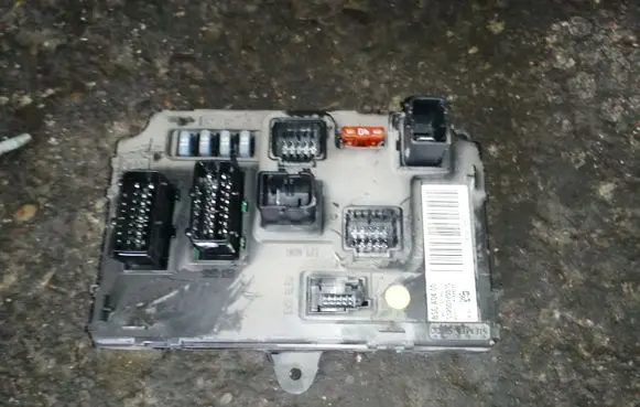 Peugeot 407 Fuse module 9655472080