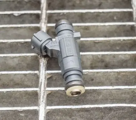 Peugeot 208 Fuel injector 9676017480 0280157127