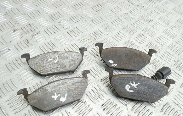 Volkswagen Golf IV Brake pads (front) 