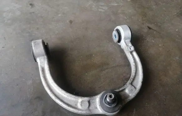 Mercedes-Benz ML W164 Front upper control arm/wishbone 94582