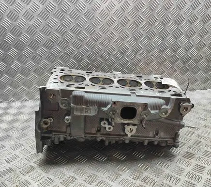 Volvo XC40 Engine head 32267401 32267403