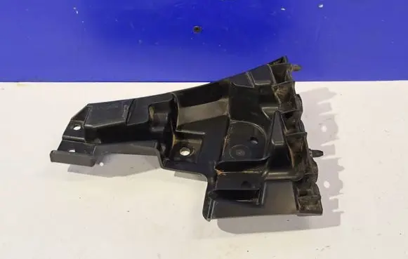 Front bumper mounting bracket