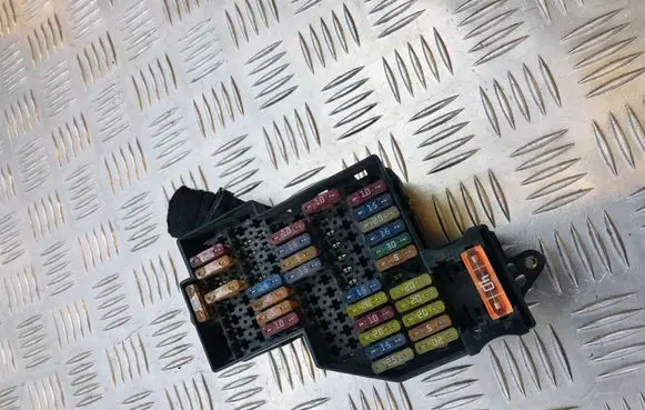 Volkswagen Touareg I Fuse box set 7L0941828B