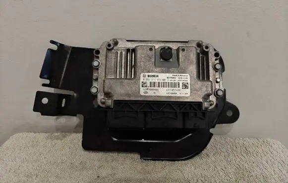 Renault Twingo III Engine control unit/module 0261S17833 A2819006804 237105748R