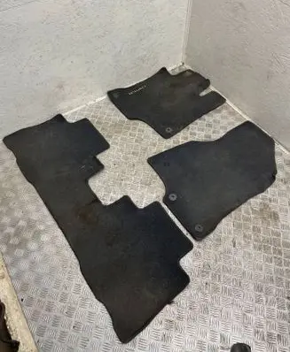 Chevrolet Captiva Car floor mat set 