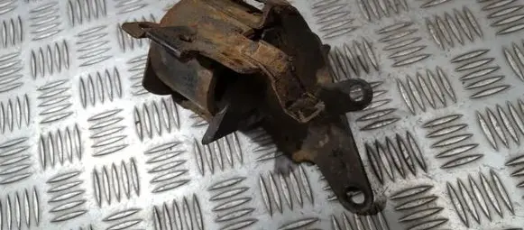 Toyota Avensis Verso Engine mount bracket