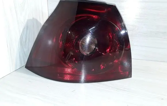 Volkswagen Golf V Rear/tail lights 1K6945095E
