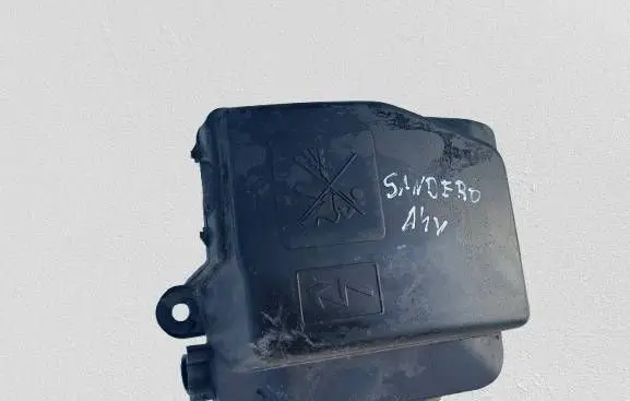 Dacia Sandero Fuse box set 243809584R