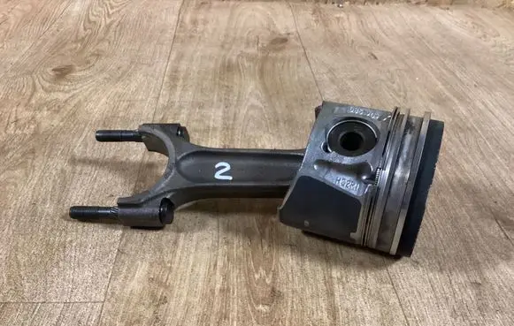 Ford Mondeo MK IV Piston with connecting rod 085190